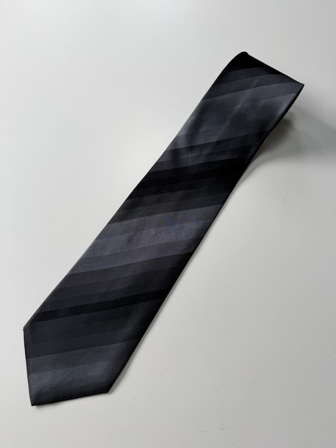 필라(Fila) 실크 넥타이 9.5cm 상품이미지1