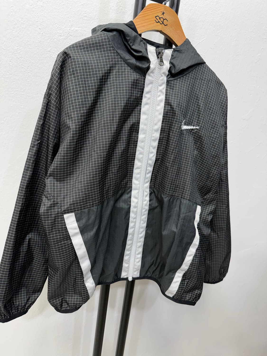 정품) 나이키 주니어 및 여성 바람막이 L 상품이미지2