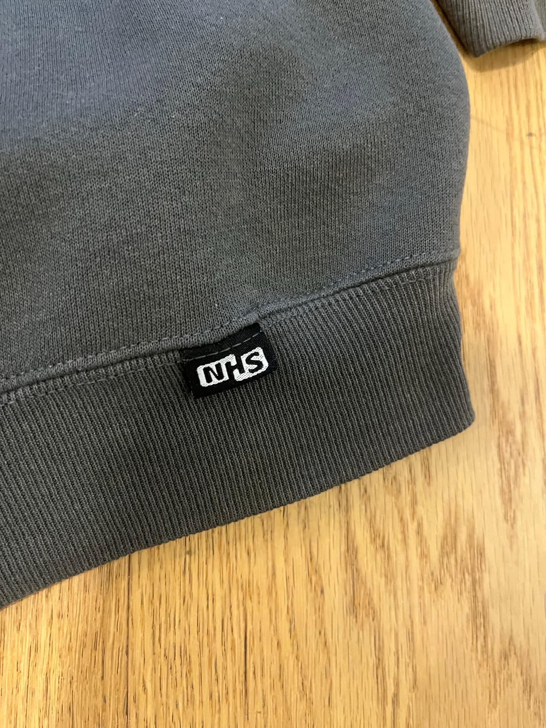 인디펜던트 트럭 스웻 차콜그레이 상품이미지3