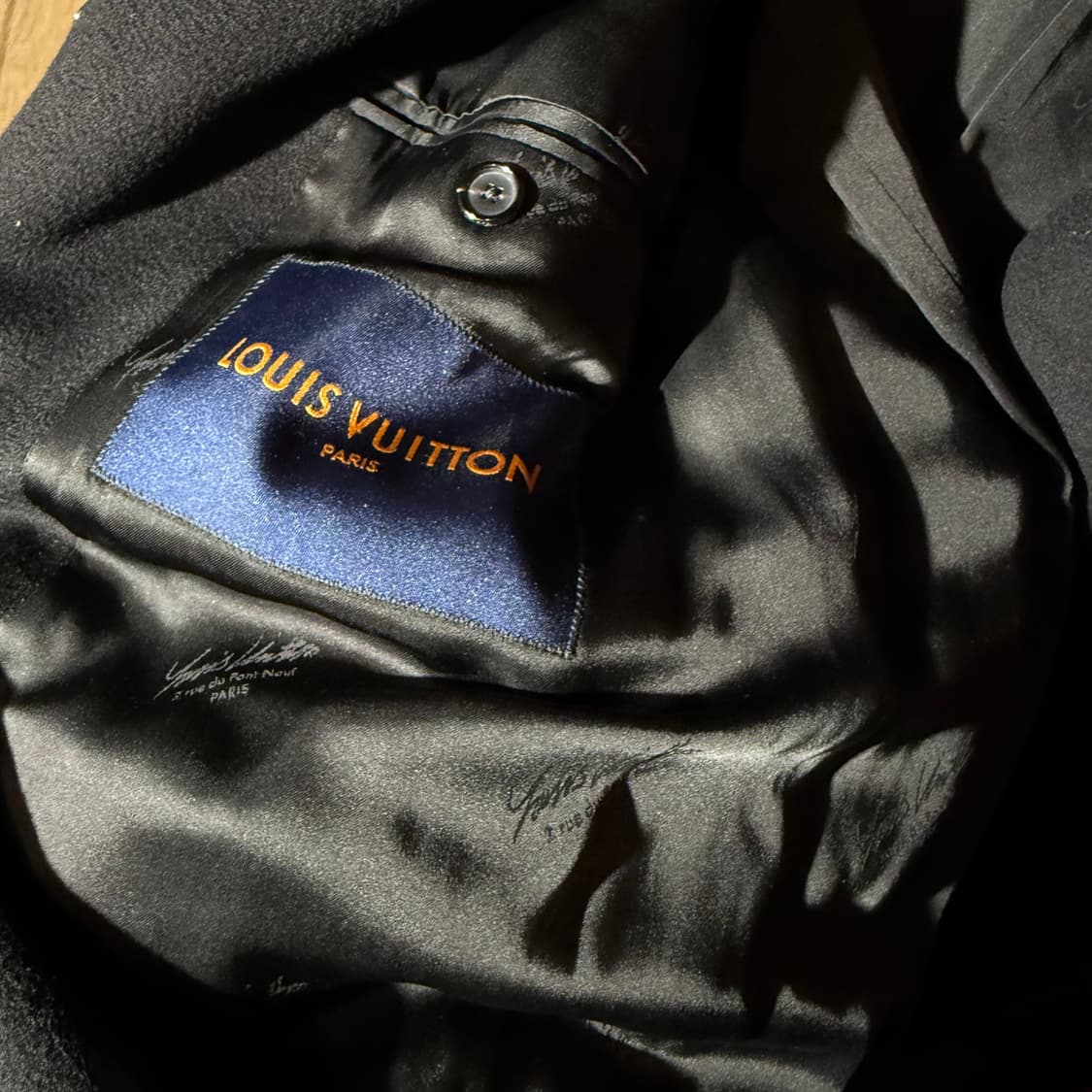 루이비통 22fw 스테이플 에디션 싱글 코트 판매 합니다. 상품이미지6