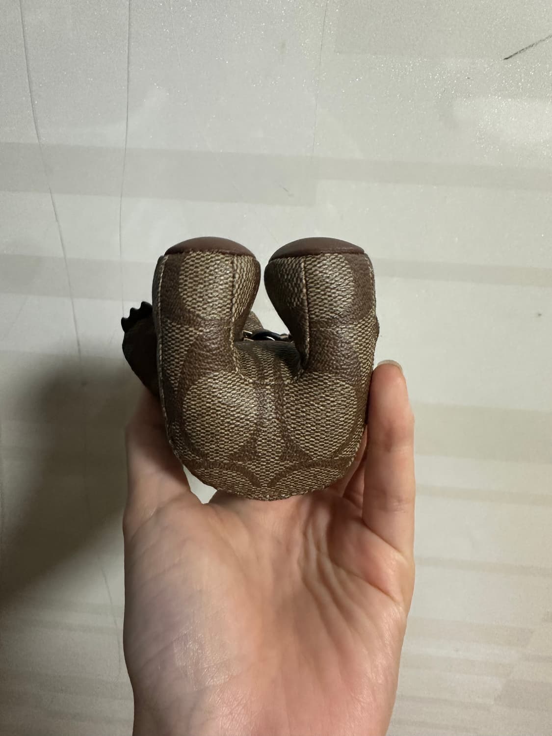 코치 시그니처 백참 브라운 곰돌이 상품이미지4