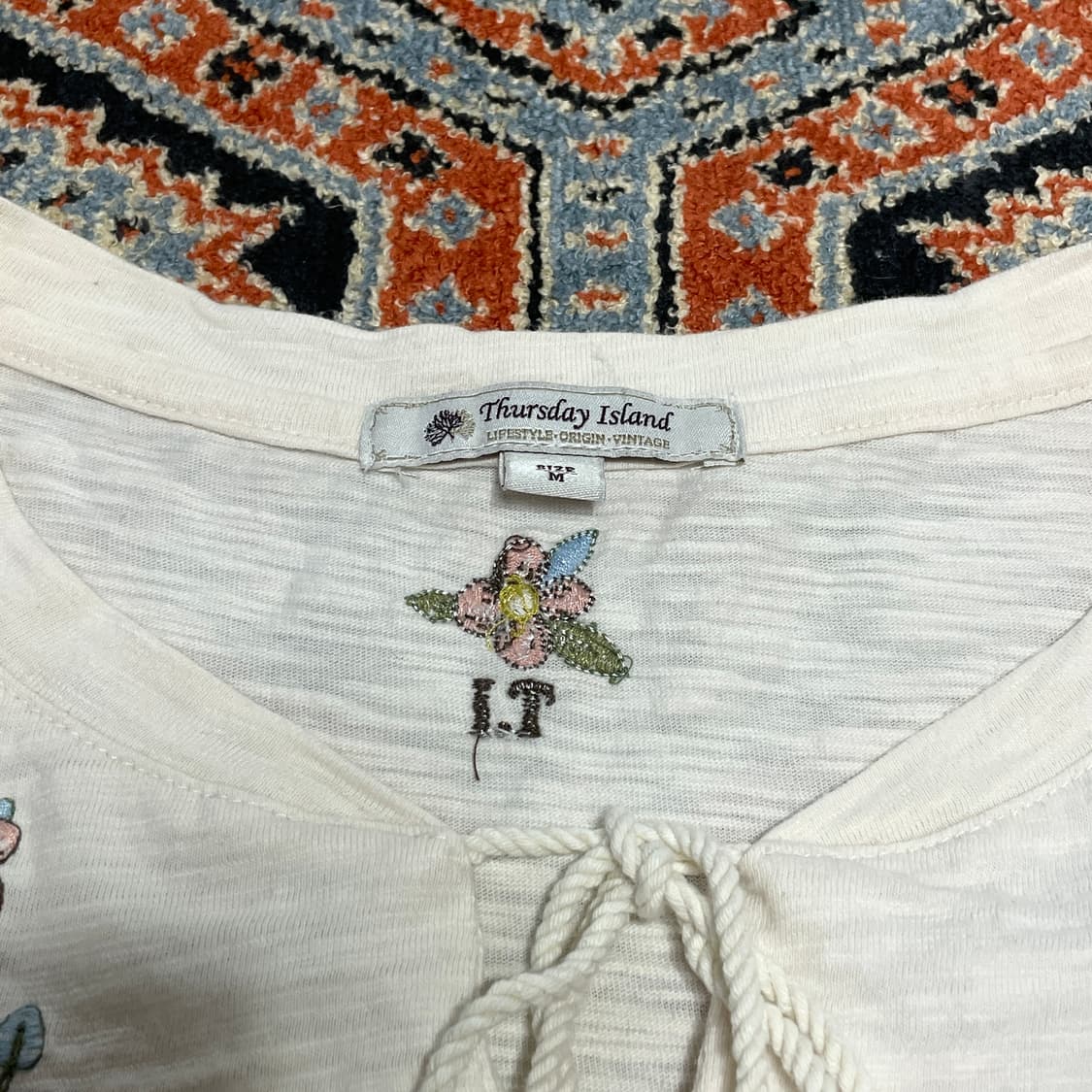 써스데이아일랜드 자수 태슬 아이보리 티셔츠 여성M 상품이미지4