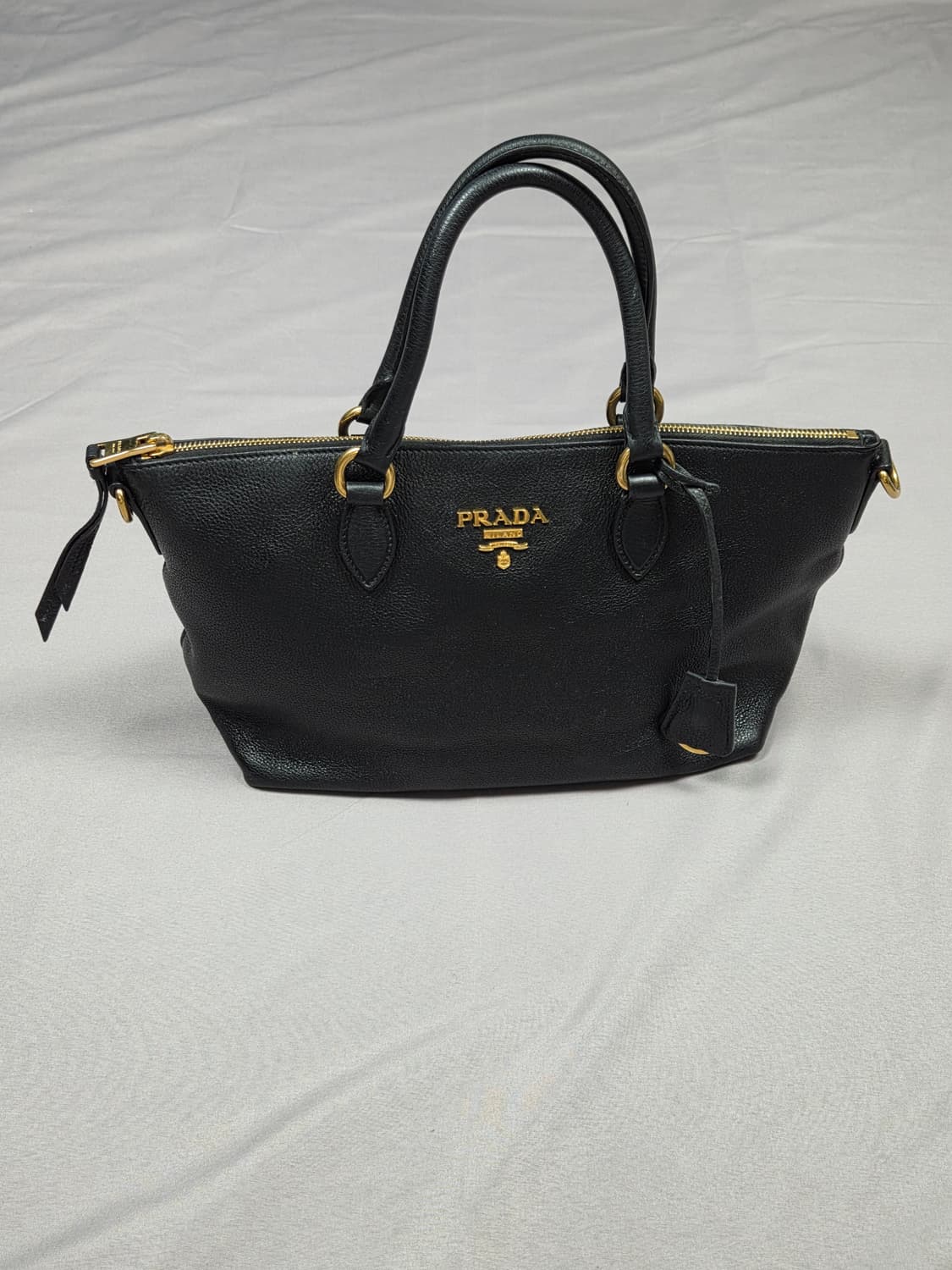 [프라다] 비텔로 다이노 레더 골드 메탈 로고 토트백 | G00012 상품이미지1