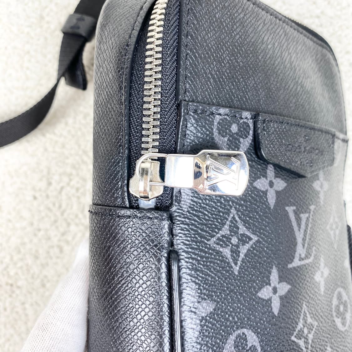 루이비통 크로스백 아웃도어 슬링백 상품이미지6