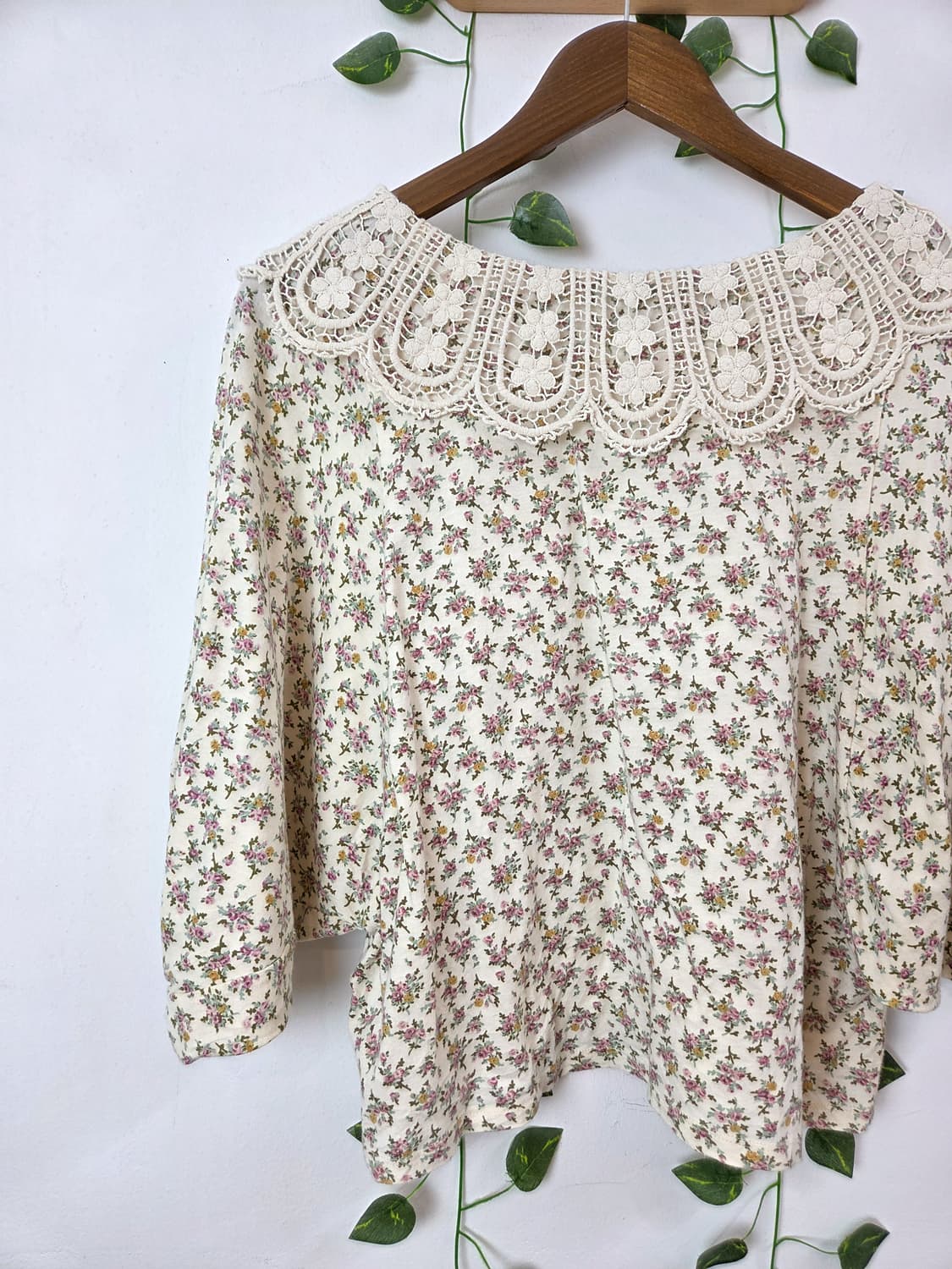 earth music 잔꽃 가오리핏 탑 상품이미지5