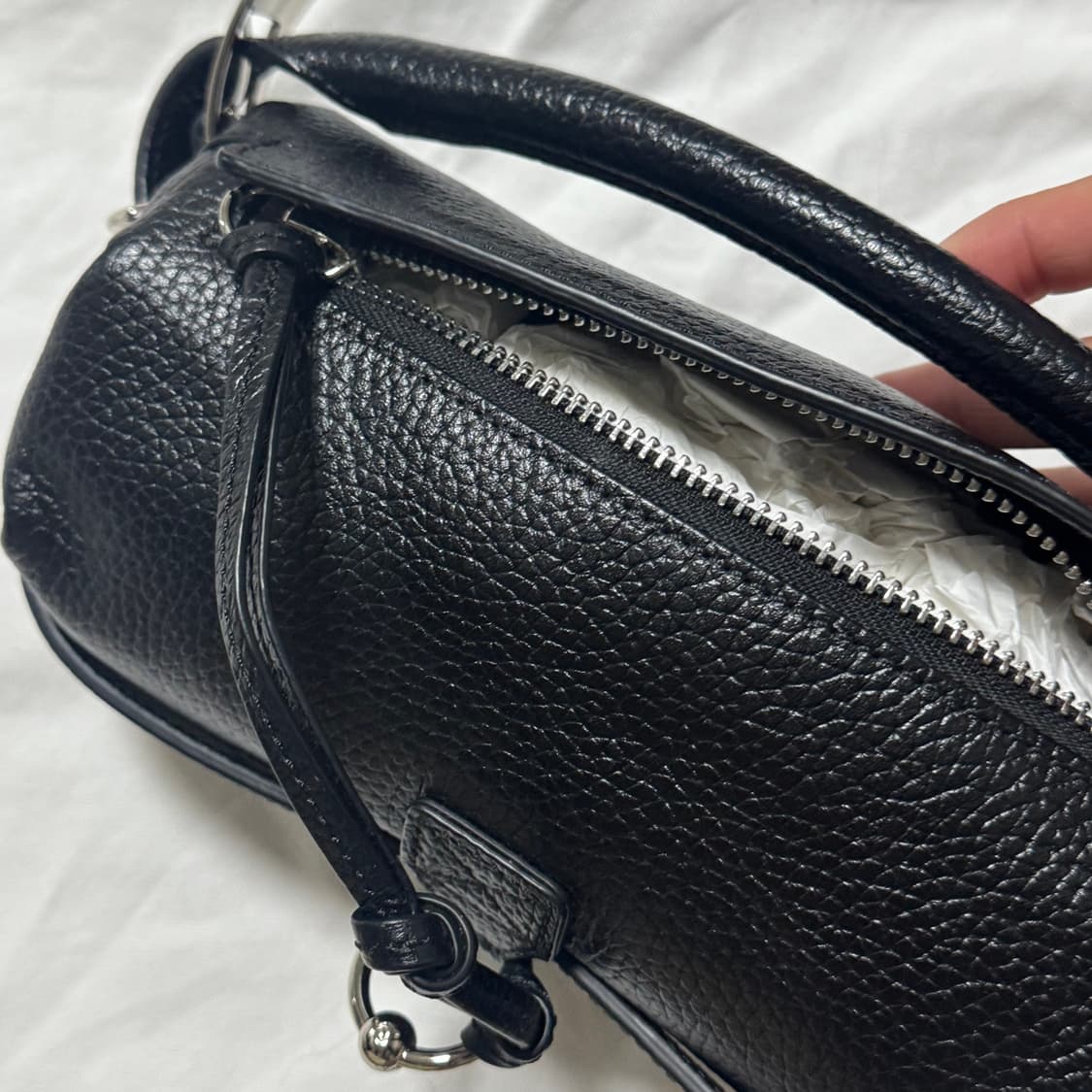 오픈와이와이 필로우 미니 백 블랙 상품이미지3