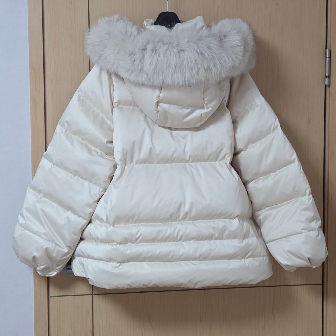 새상품) 어라운드율 안젤리나 구스 패딩 크림 베이지 컬러 A라인 폭스퍼 상품이미지8