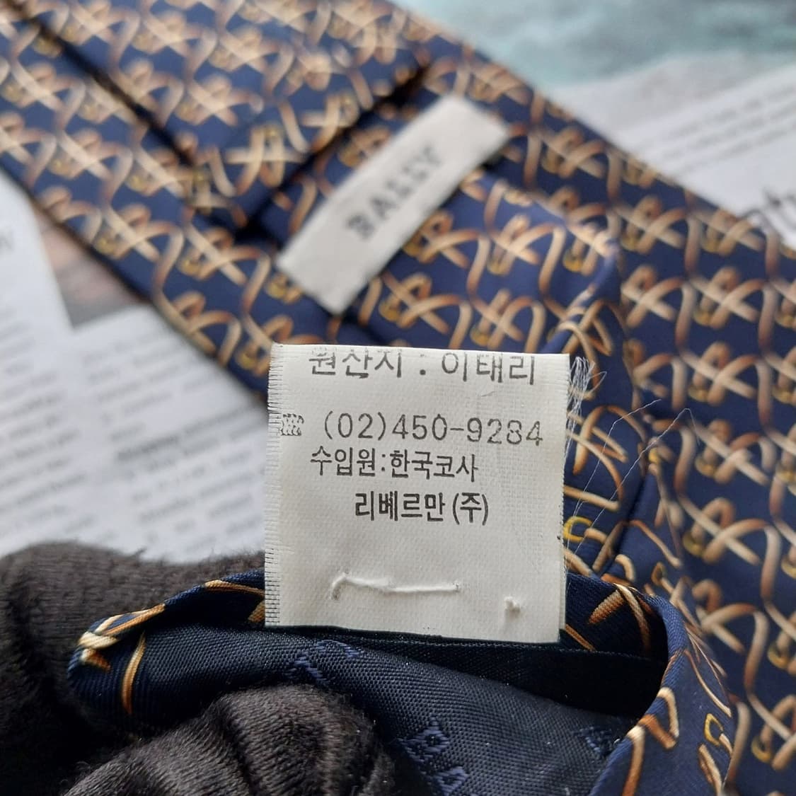 발리 실크 네이비 로고 패턴 넥타이 9.7cm A+등급 k2516
 상품이미지9