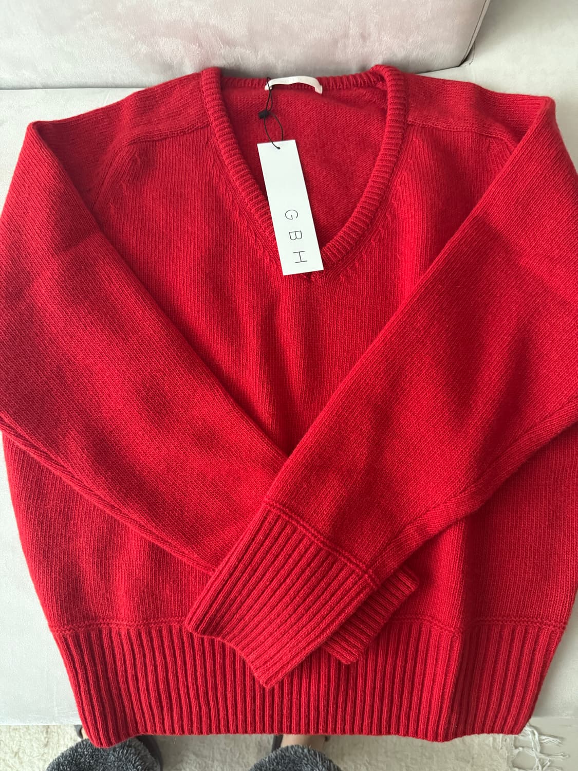 gbh 울브이넥 니트 레드 상품이미지1