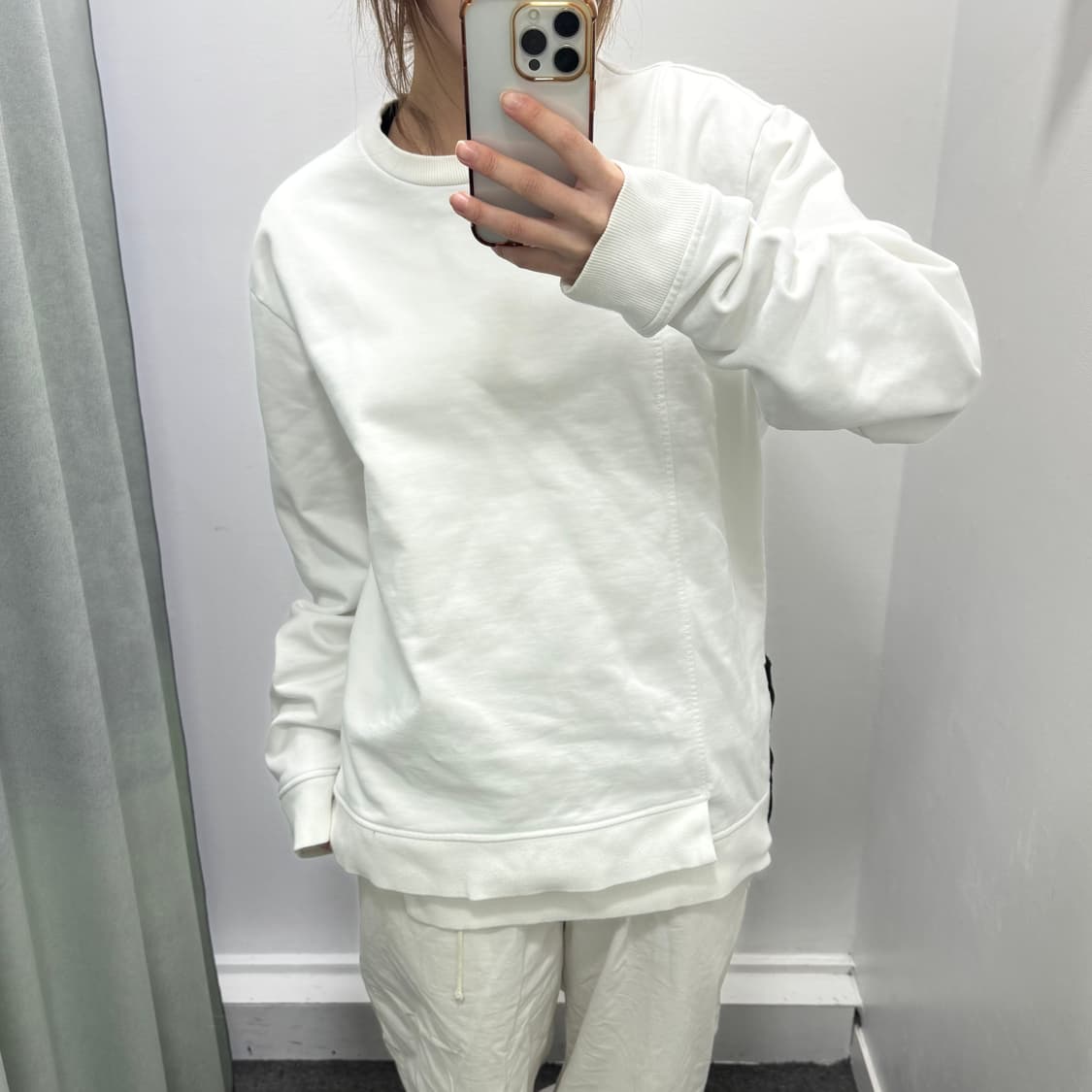 솔리드옴므 사이드지퍼 화이트 스웻셔츠 상품이미지1