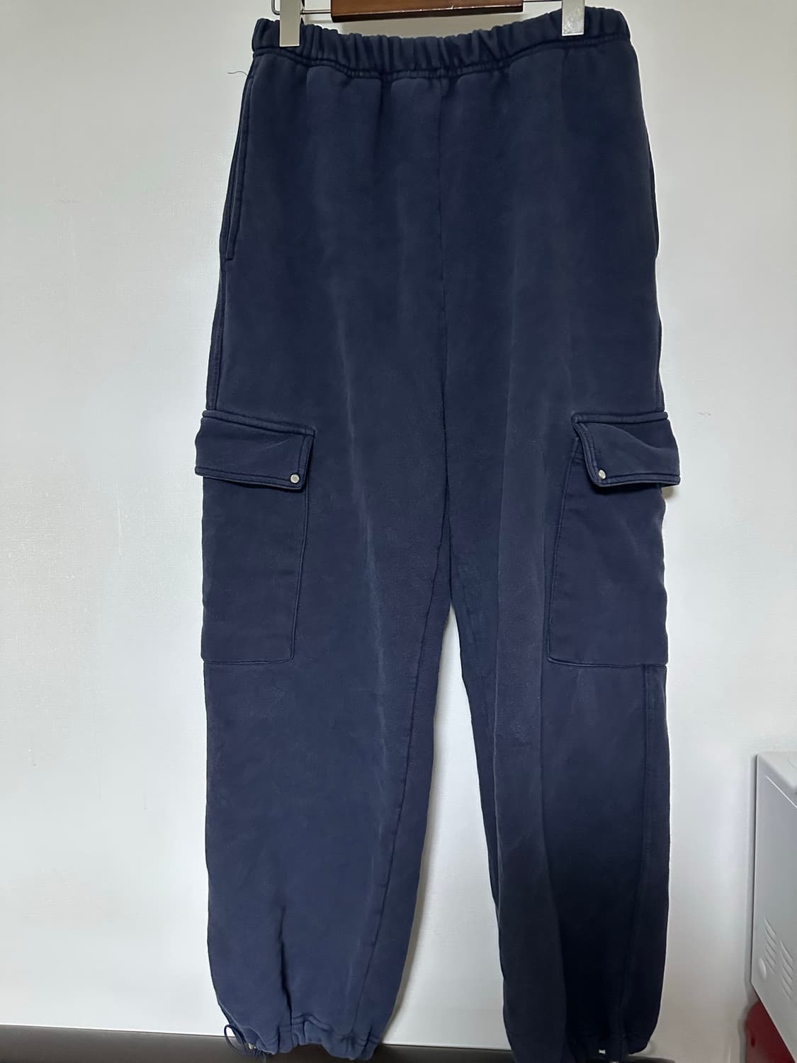 SUARE 네이비 색상의 카고 조거 팬츠 상품이미지1
