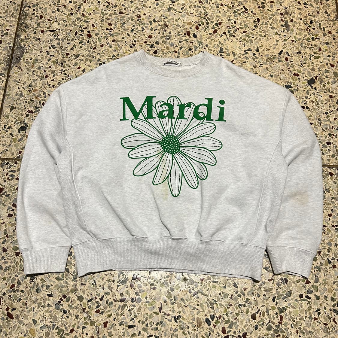 마르디 메크르디(Mardi Mercredi)그레이 플라워 맨투맨 상품이미지1