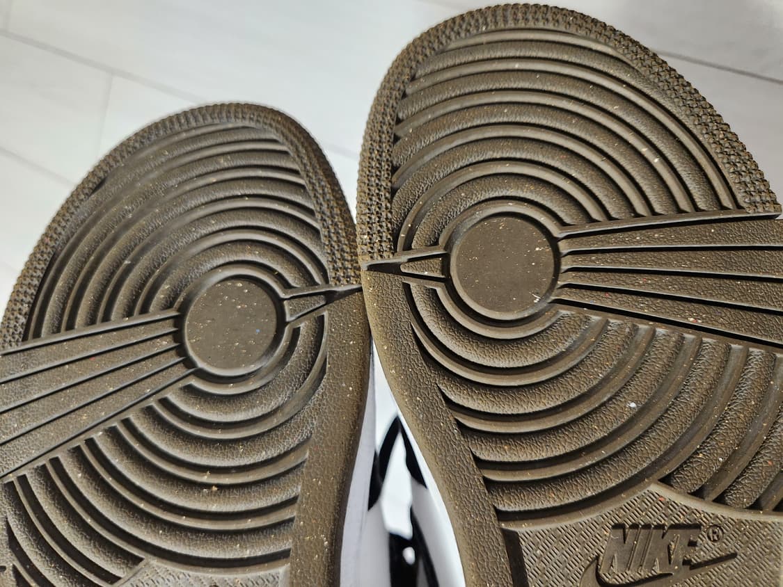 나이키 농구화 조던 1 미드 올리브 토 사이즈240

아웃솔 흰부분 생활 상품이미지3