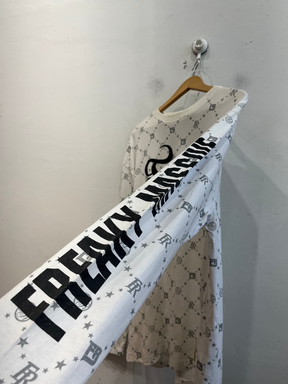 FREAKY MASSIVE 펑크 롱슬리브  상품이미지3