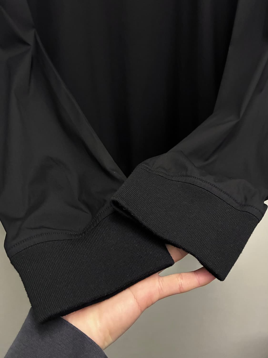 (M/103)Theory 띠어리 나일론 폴리 사이드지퍼 크루넥 맨투맨 상품이미지4