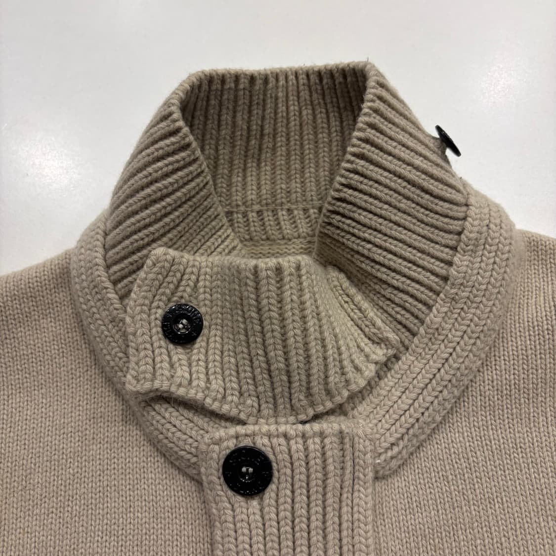 [L] 스톤아일랜드 버튼 니트 가디건 베이지 B788 상품이미지5