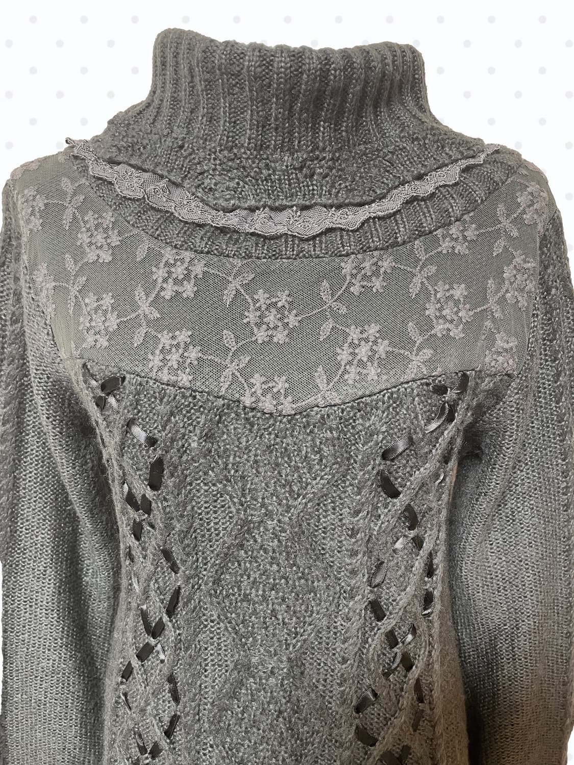 🩶axesfemm엑시즈팜 그레이 레이스 터틀넥 아일렛 리본 니트 원피스 상품이미지6