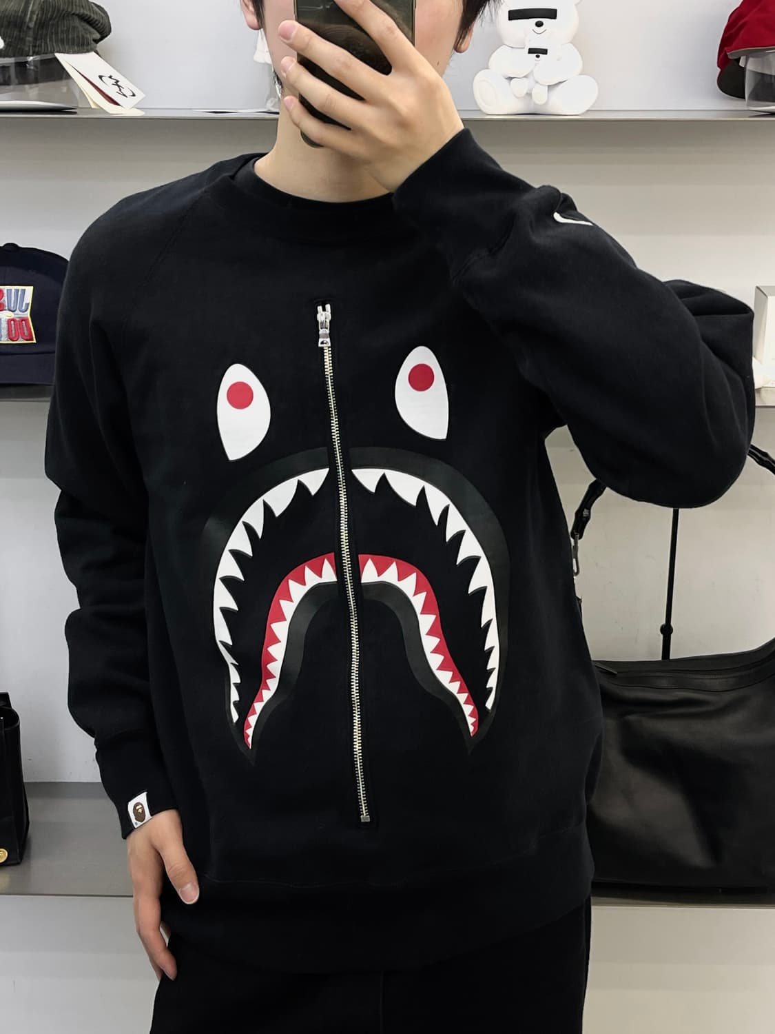 베이프 샤크 집 페이스 스웻셔츠 상품이미지2