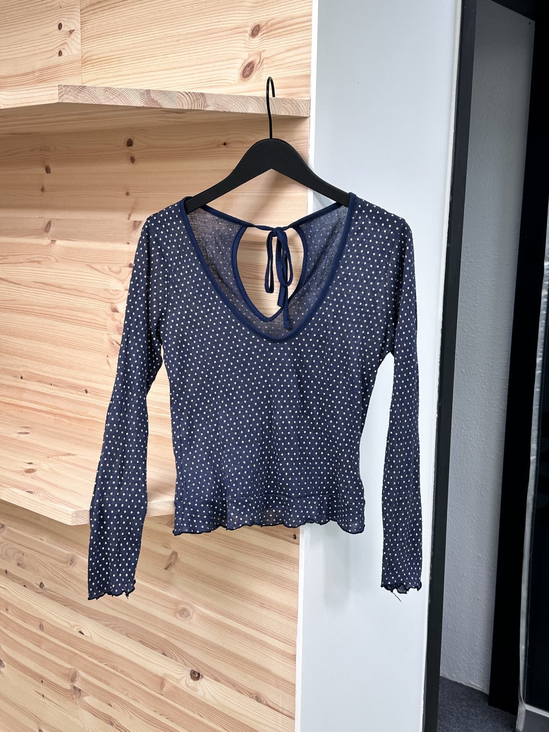 navy dot back hole top 상품이미지1