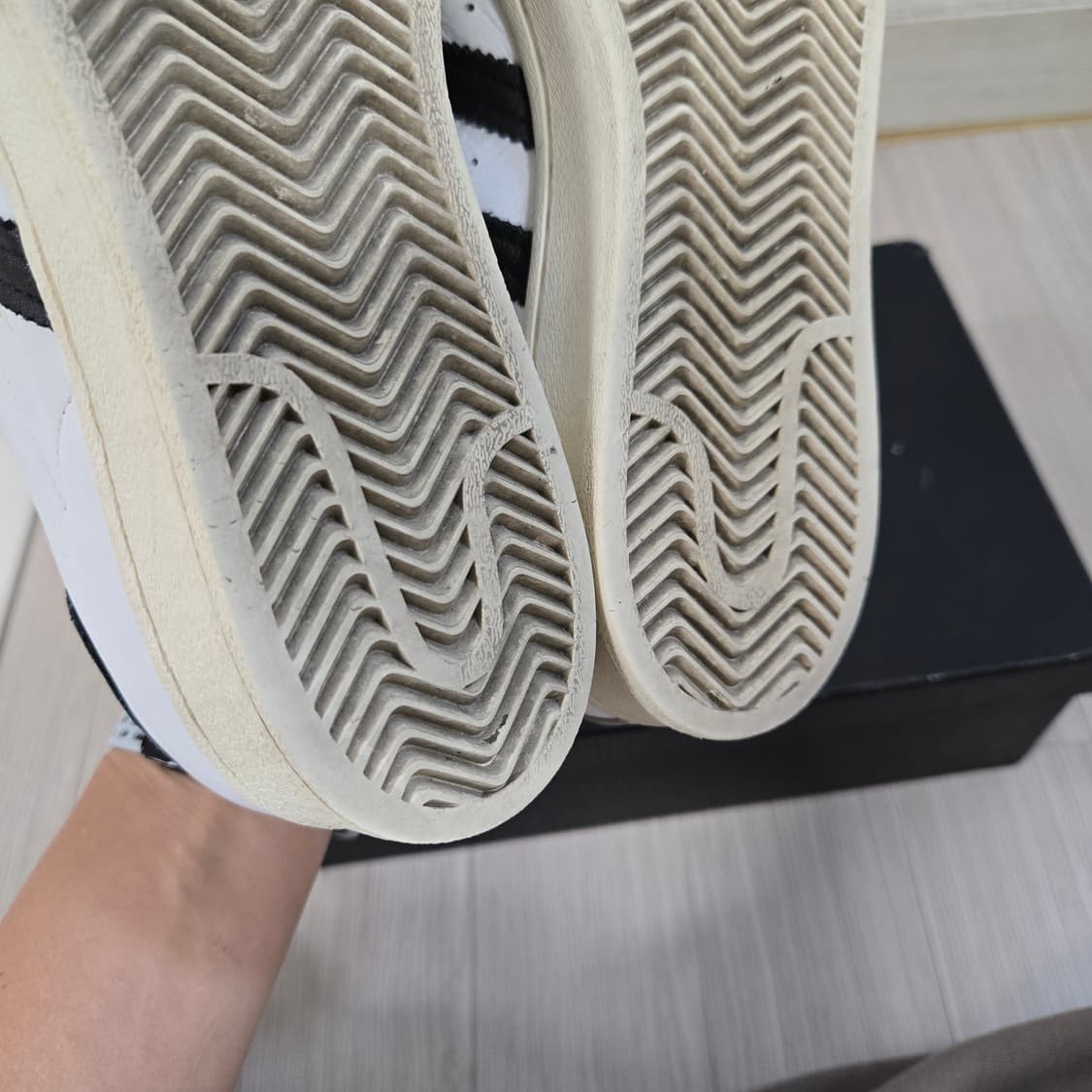 255 아디다스 슈퍼스타 레이스리스 흰검 상품이미지9