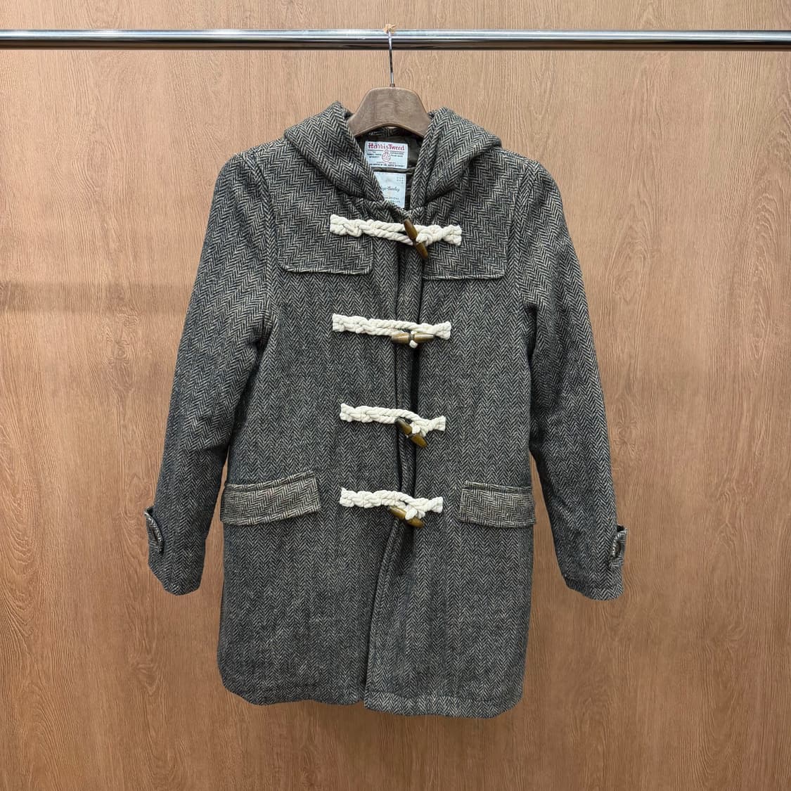 해리스 트위드 더플 코트 헤링본 패턴 로프 토글 후드 디테일 브라운 상품이미지2