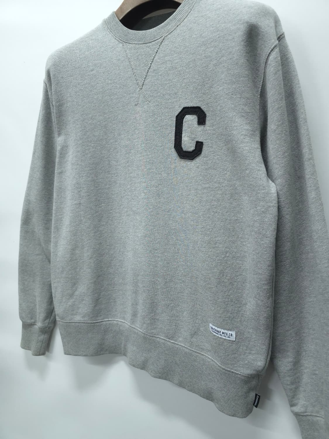 커버낫 남성 C패치로고 맨투맨 상품이미지4