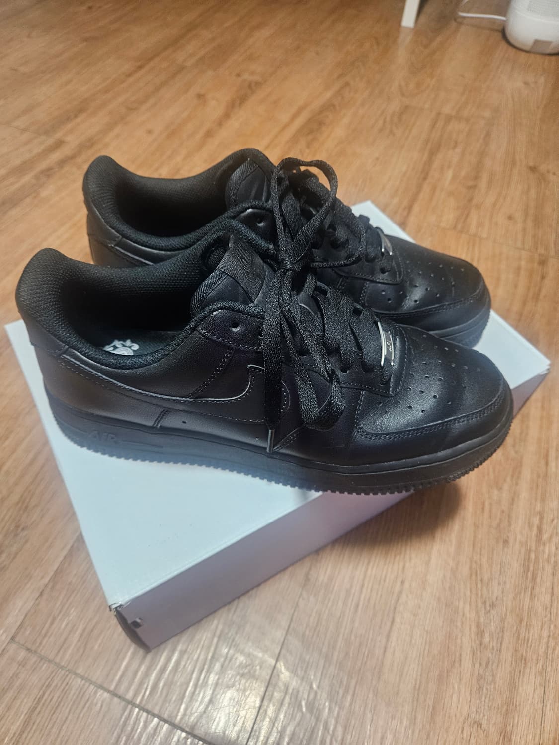 나이키 에어포스 로우 블랙 올검 275. 상품이미지3