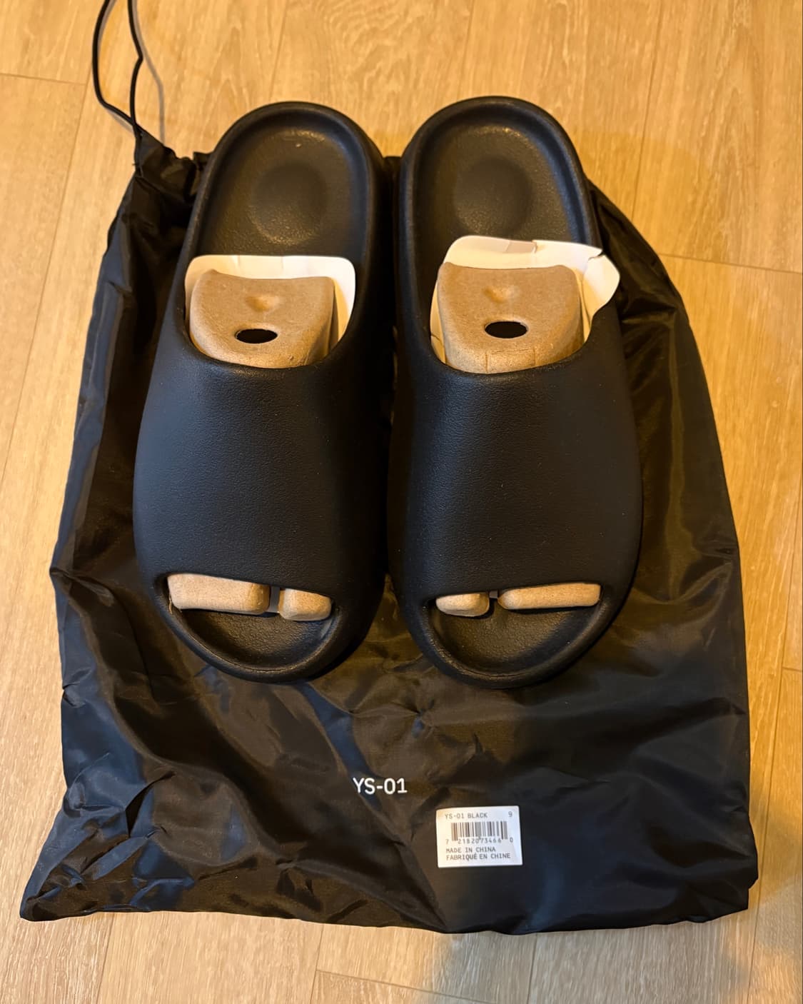 [270] yeezy ys01 블랙 새상품 상품이미지1