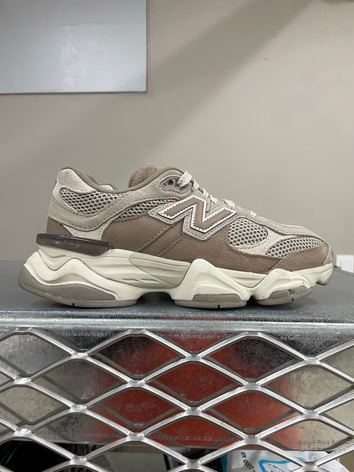 뉴발란스 9060 머쉬룸 애리드 스톤 220 상품이미지4