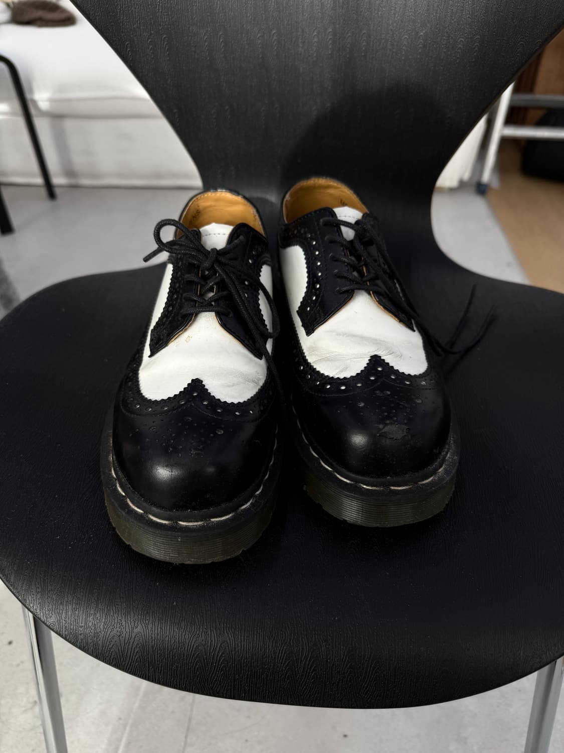 Dr.Martens wingtip loafer 상품이미지1