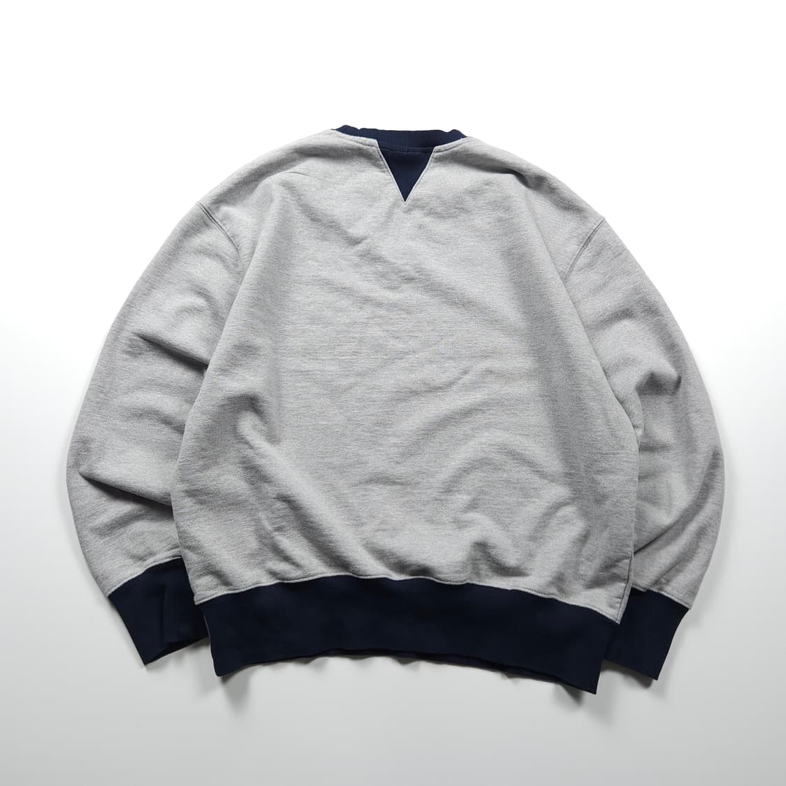 유니폼브릿지 투톤 디테일 크루넥 스웻셔츠 (L) 상품이미지2