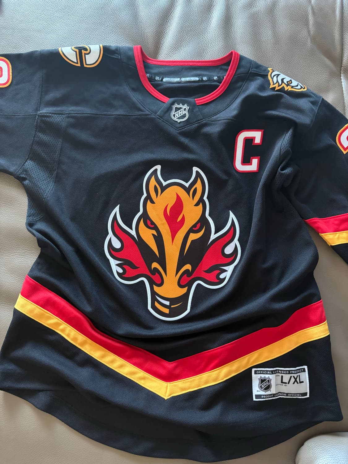 래퍼들중 가장 옷잘입는 릴야티가 입었던 NHL 아이스하키 긴팔 상품이미지3
