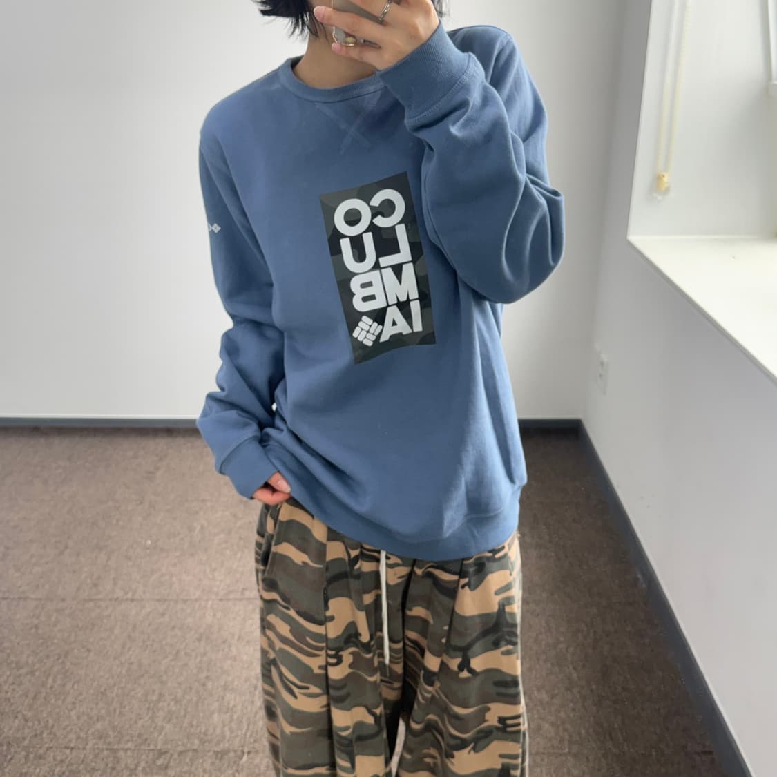 Columbia 콜롬비아 카모 로고 블루 맨투맨 상품이미지1