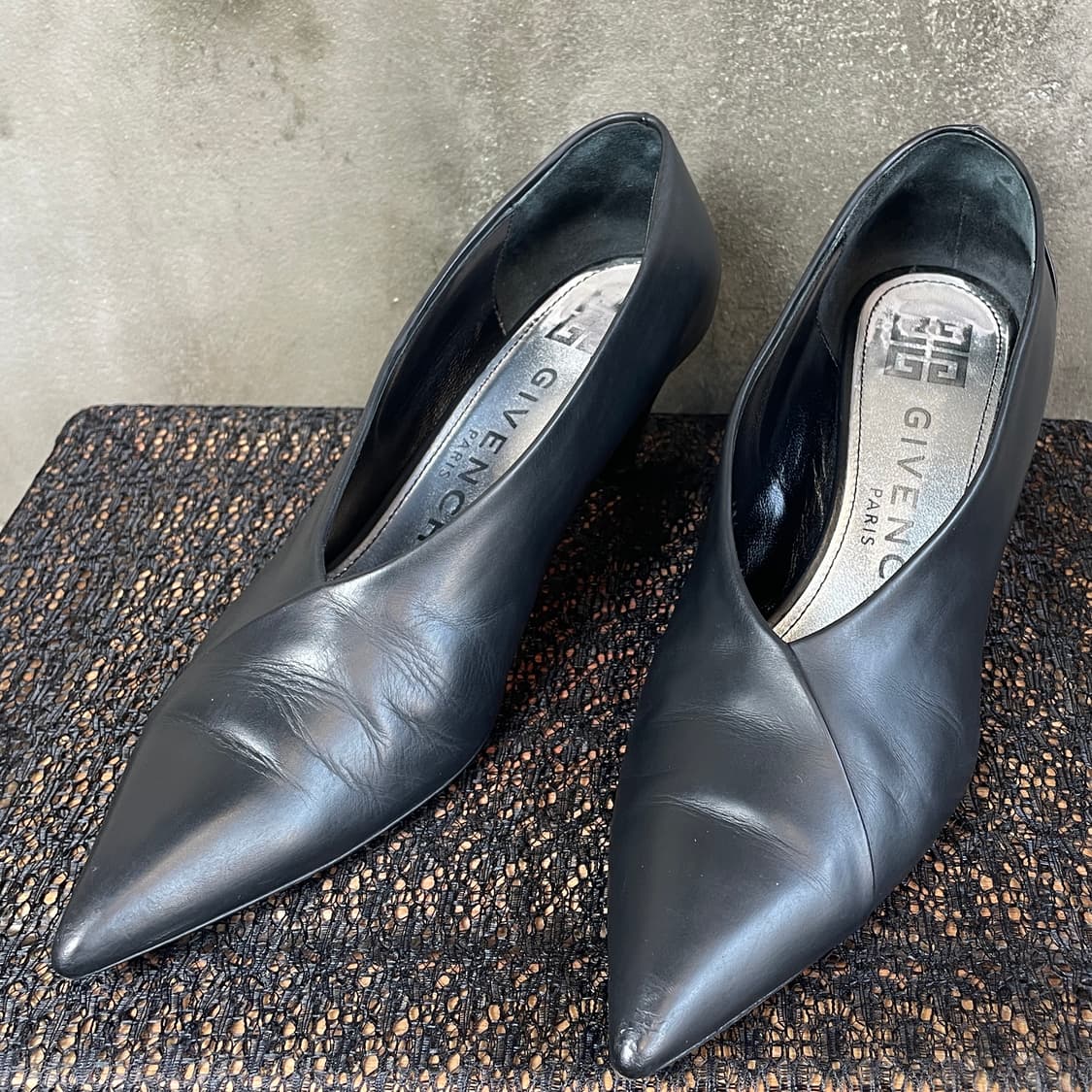 지방시 딥 브이넥 힐 상품이미지1