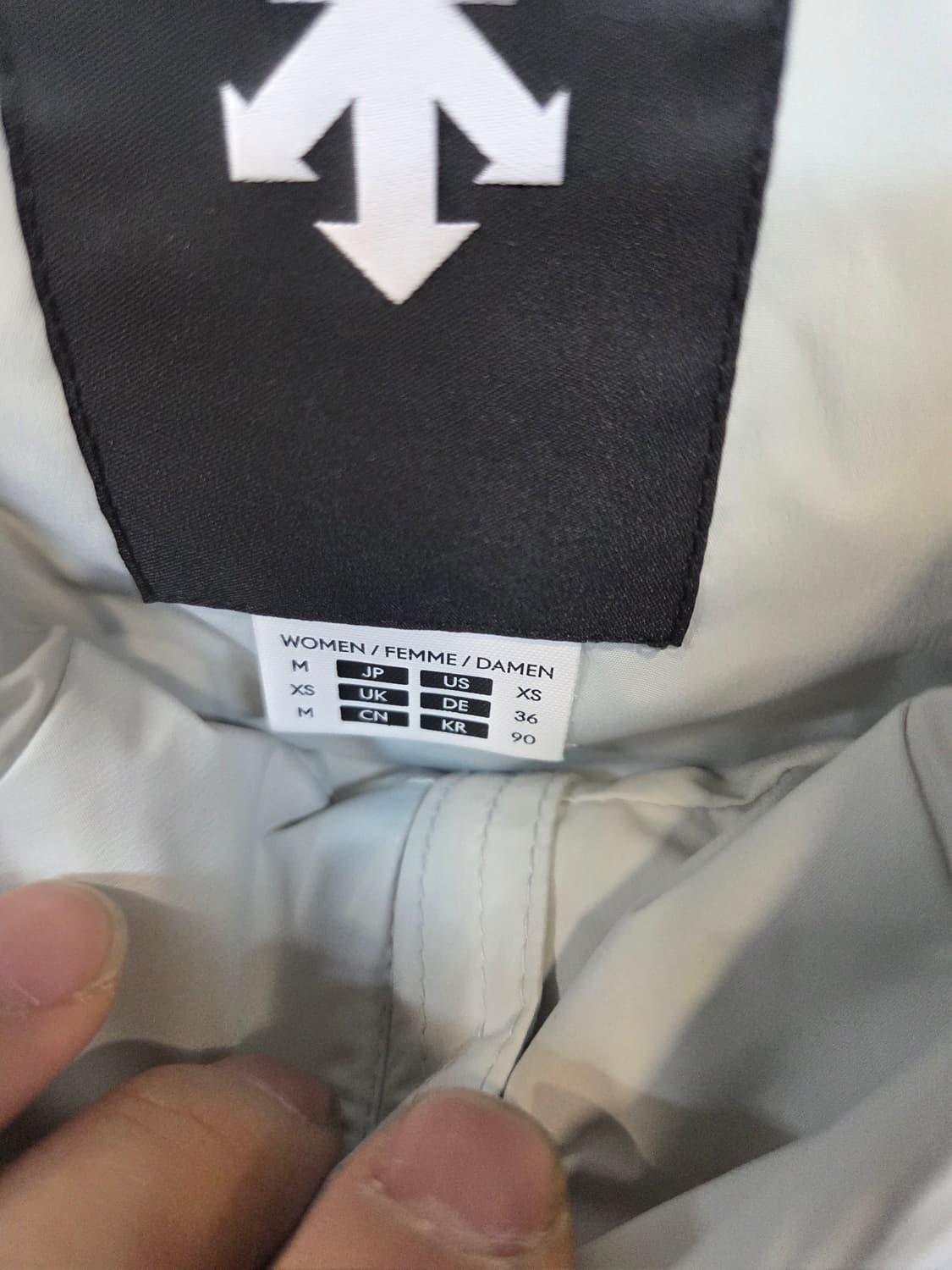 데상트 23년형 은장 레플리카 우븐자켓 s 90 상품이미지3