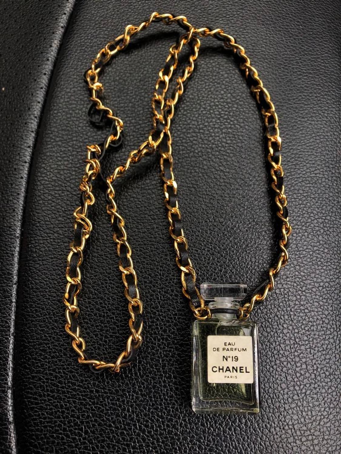 [정품] 샤넬 향수목걸이 샤넬 No.19 오드 퍼퓸 네크리스 상품이미지1