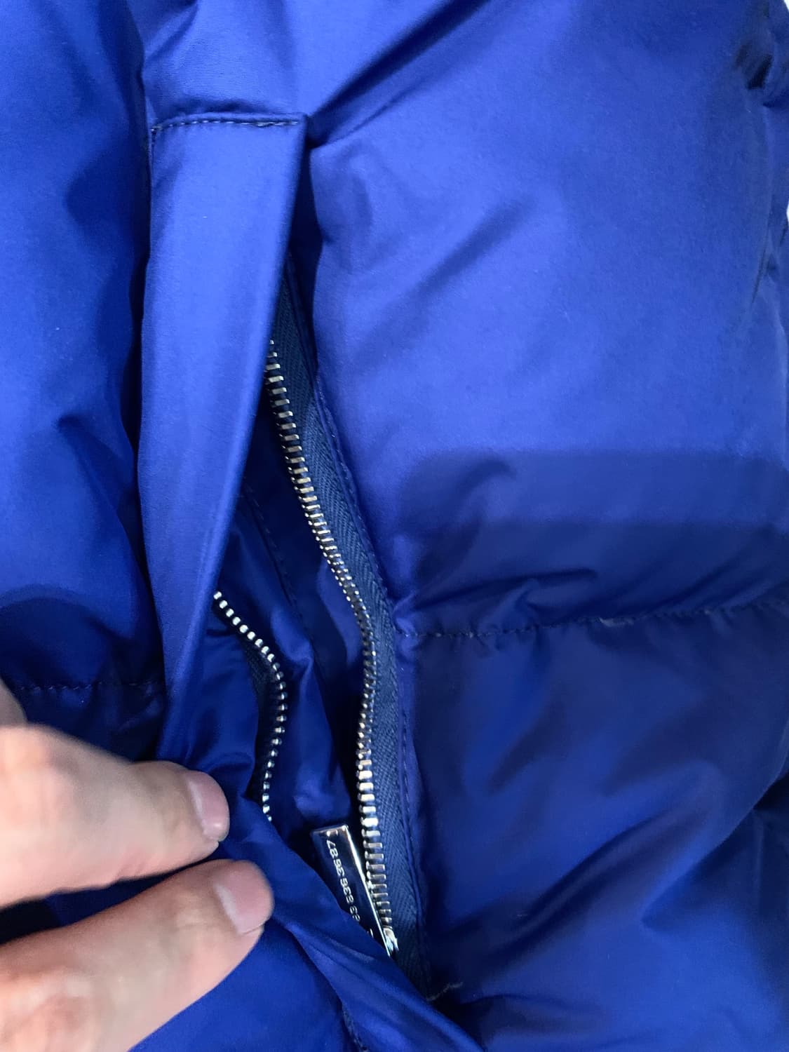 베트멍(VTMNTS) 바코드 다운 자켓 상품이미지4