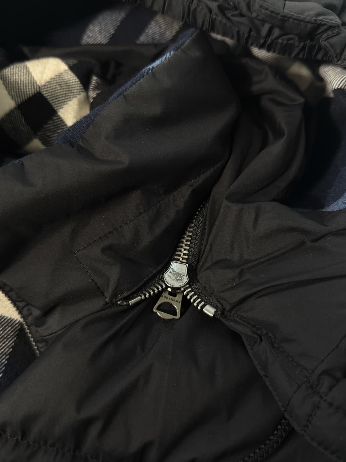 버버리 루즈핏 노바체크 라이닝 구스다운 푸퍼 패딩 베스트 상품이미지7