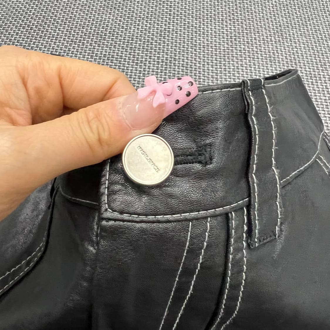 인사일런스 레더 플레어 팬츠 상품이미지2