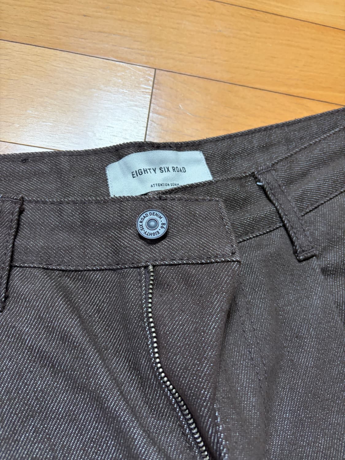 86로드 리얼 와이트 원턱 데님 브라운 상품이미지3