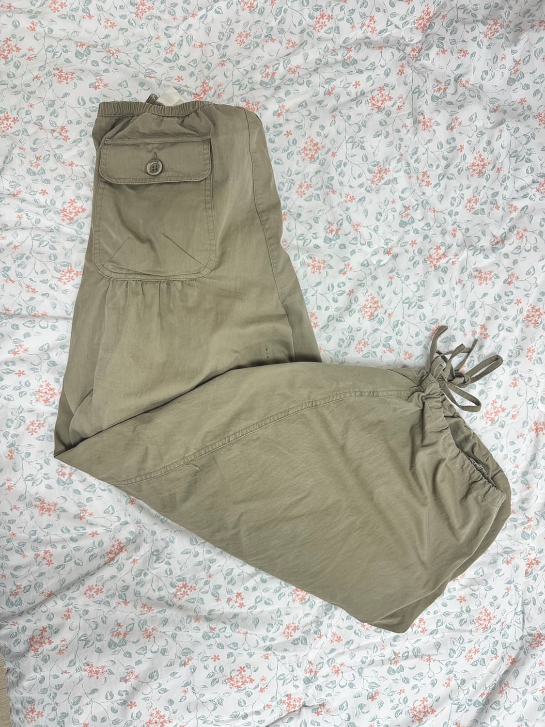 SHIRRING TOBI PANTS KHAKI 상품이미지1