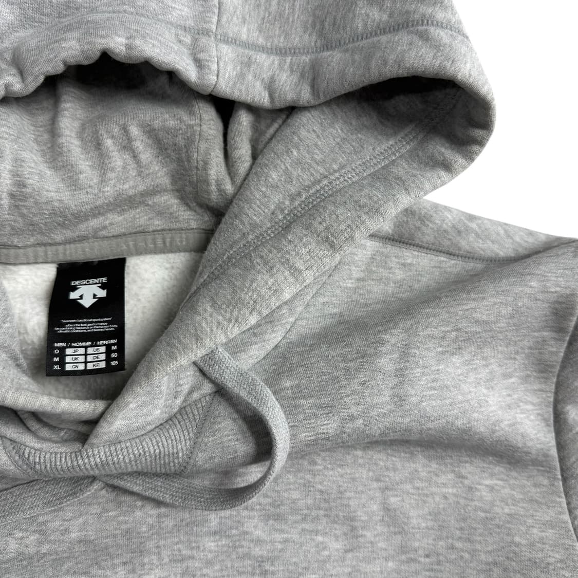 데상트 후드티  상품이미지2