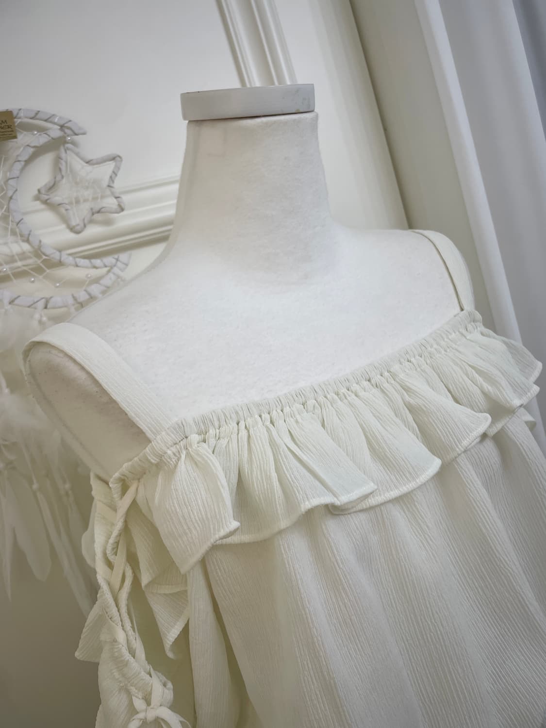 cream lace-up off shoulder ruffle blouse 상품이미지8