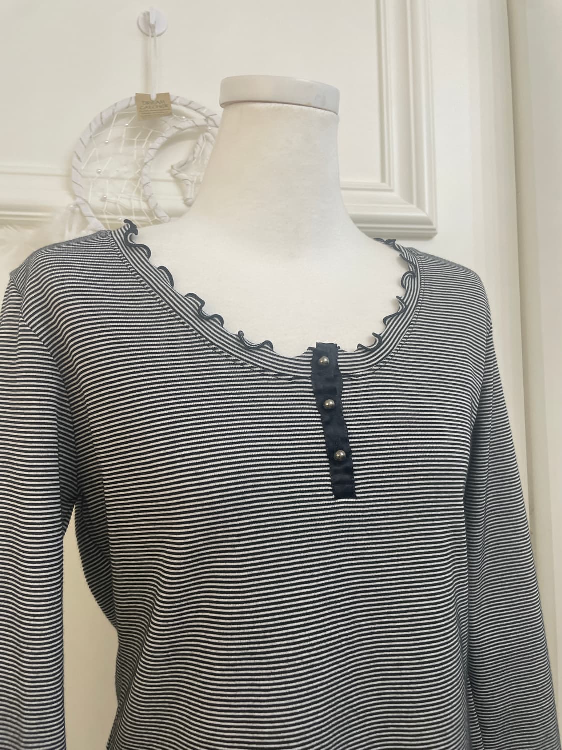 black stripe ruffle point basic top 상품이미지6
