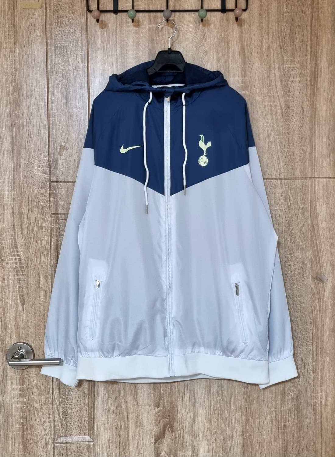 나이키 토드넘 바람막이 상품이미지1