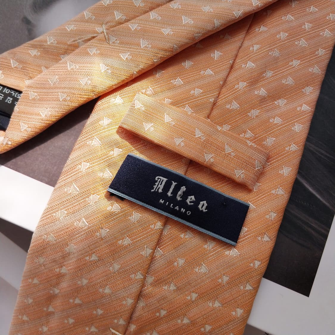 알테아 실크 오렌지 기하 패턴 넥타이 8.5cm A등급 K831
 상품이미지4