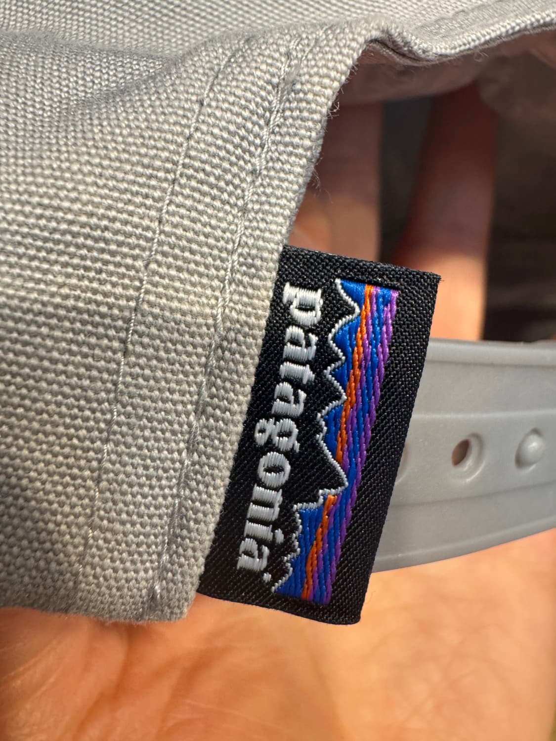 Patagonia 파타고니아 P-6 로고 클래식 볼캡 (라이트 그레이) 상품이미지5