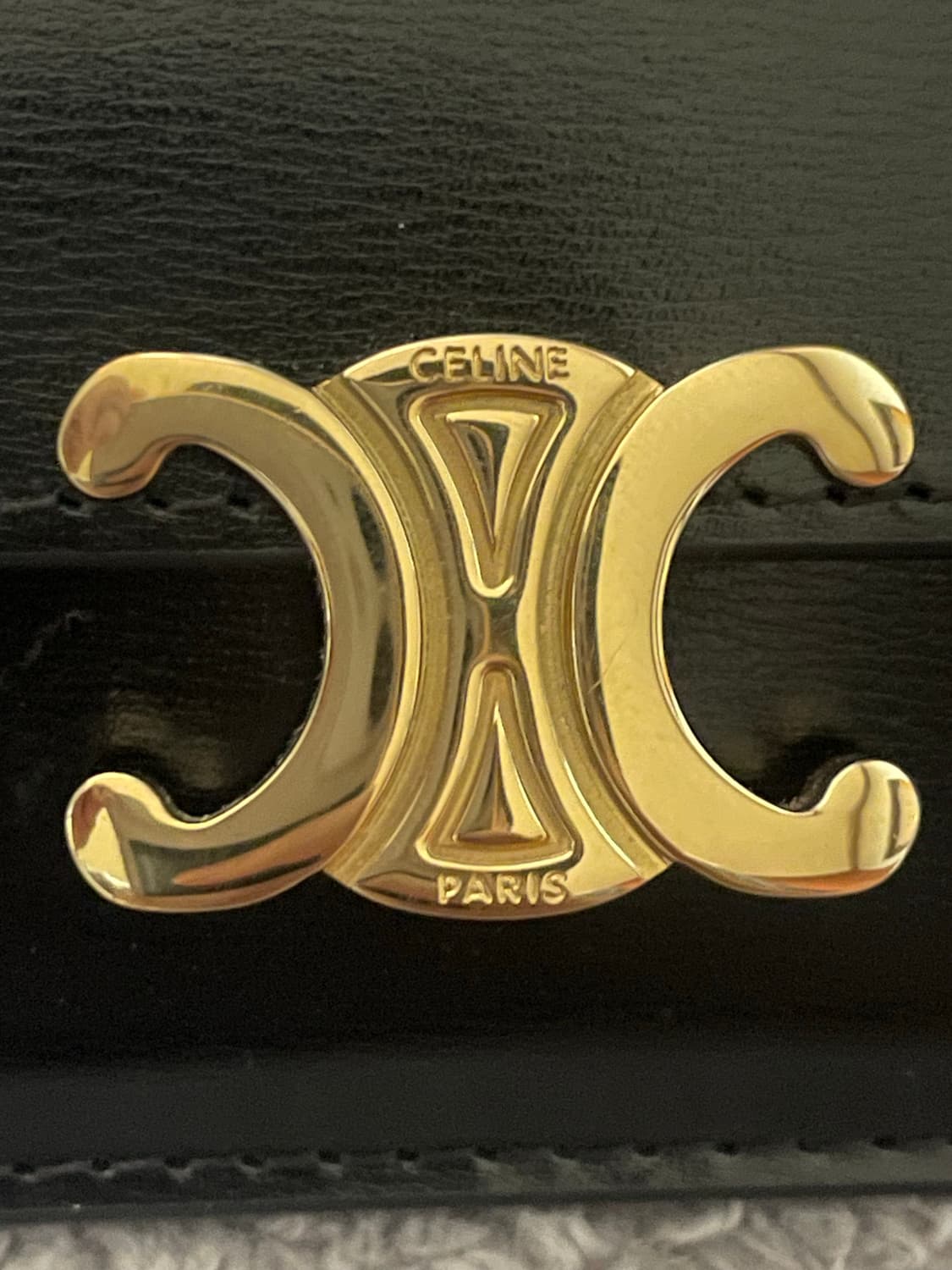 셀린느 트리옹프 샤이니 카프스킨 플랩 카드지갑 블랙 상품이미지3