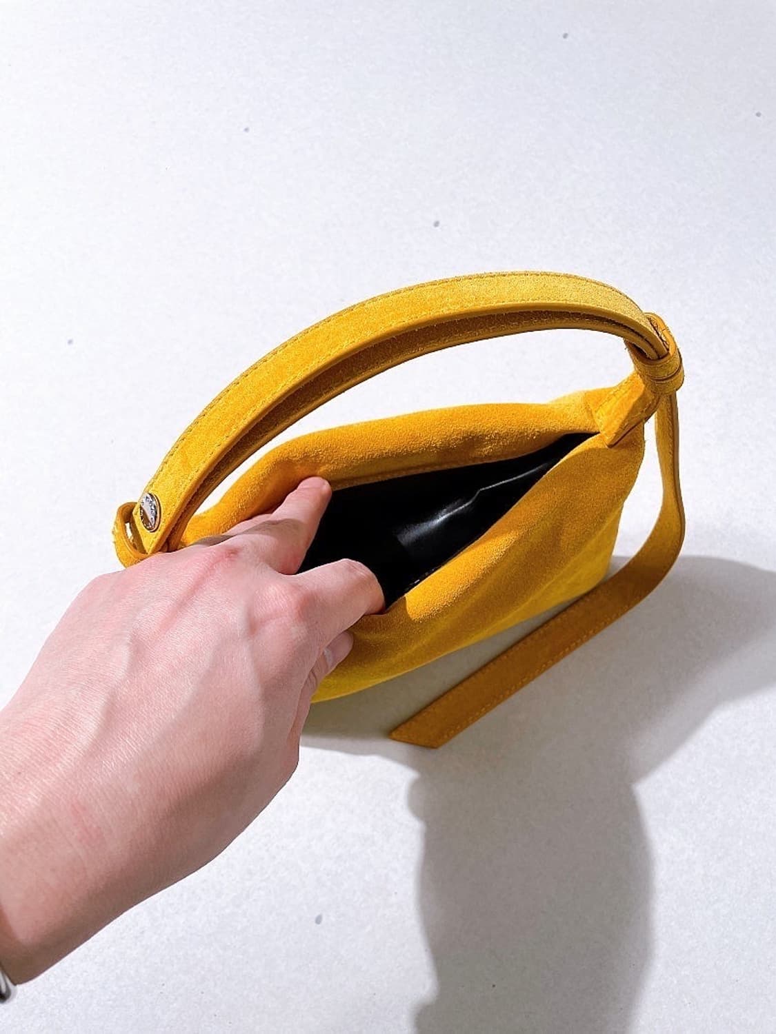 (정품/새상품) 시몬 밀러 여성 스웨이드 핸드백 상품이미지3