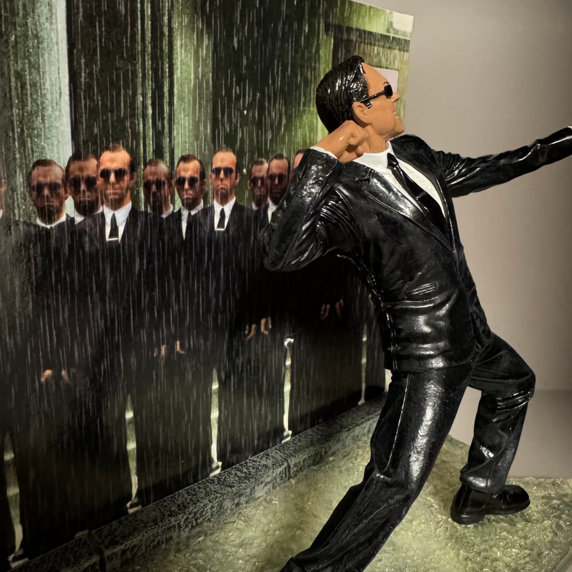 맥팔레인 매트릭스 에이전트 스미스 피규어 상품이미지3